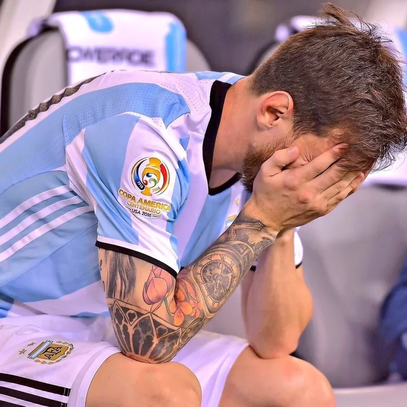 Meme Messi và Ronaldo trong những cuộc đối đầu đầy thú vị.