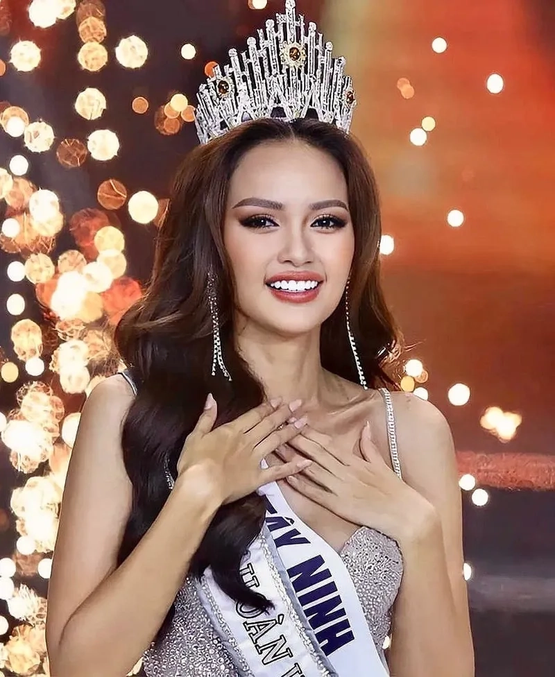 Ngọc Châu thi áo tắm trong sự cổ vũ và ủng hộ từ khán giả quê nhà