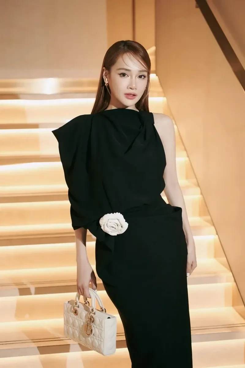 Hình ảnh Nhã Phương mang đến sự thân thiện và gần gũi với người hâm mộ