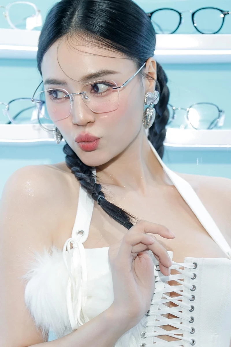 Lan Ngọc sexy bikini tạo nên sức hút khó cưỡng cho người hâm mộ