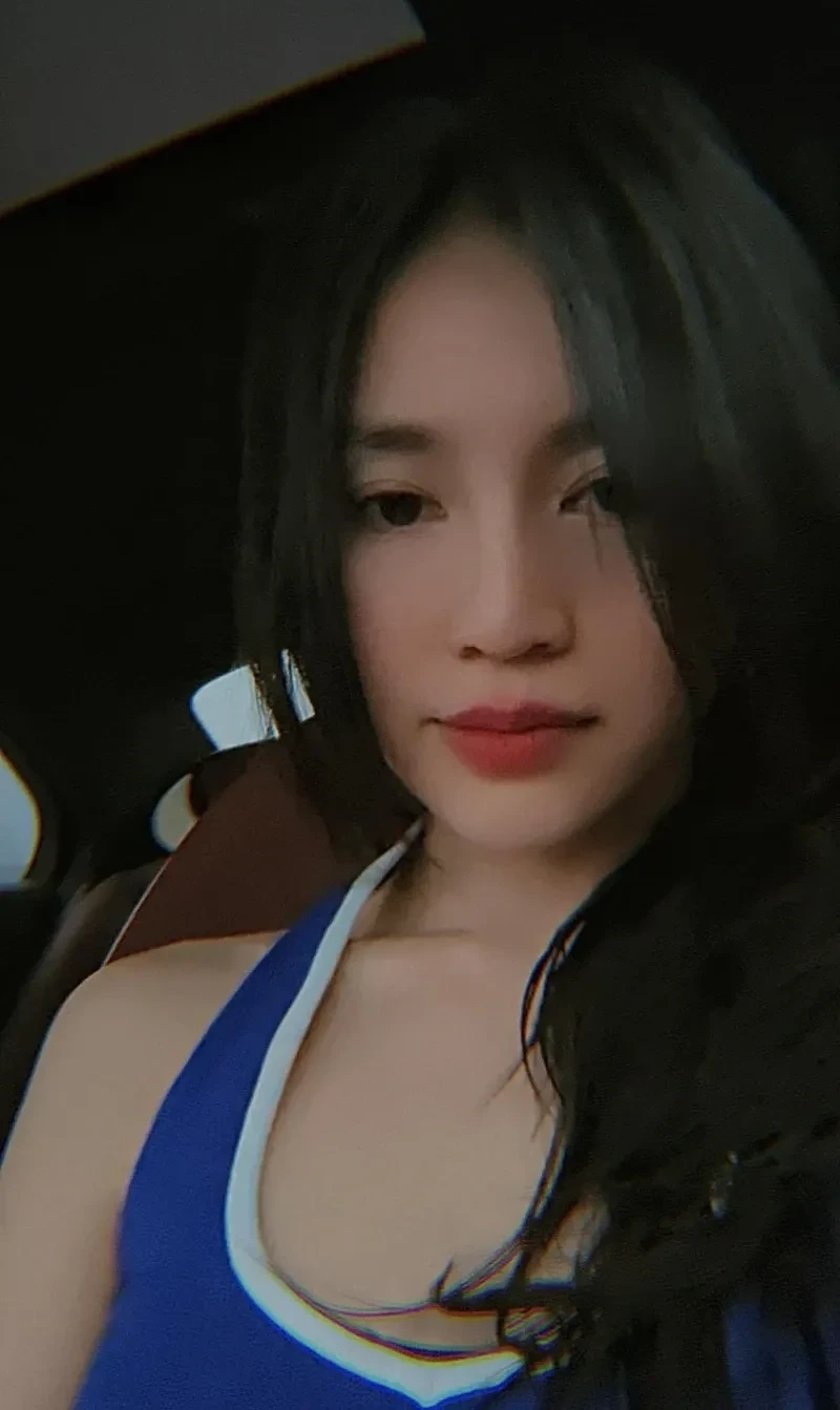 Ảnh Lan Ngọc bikini nổi bật với thần thái tự tin và quyến rũ