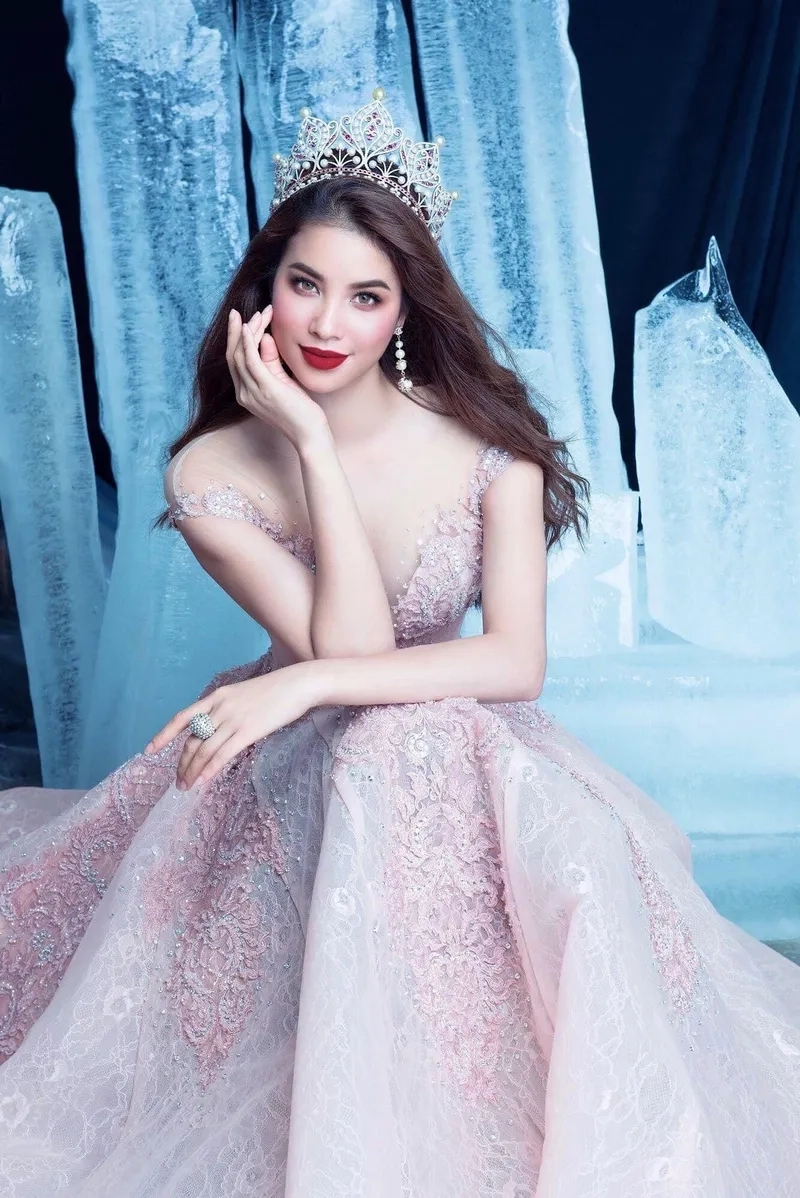 Vương miện Hoa hậu Phạm Hương là dấu ấn lịch sử trong cuộc thi
