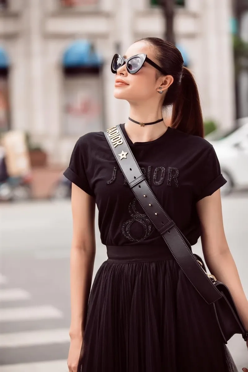 Hoa hậu Phạm Hương là biểu tượng sắc đẹp và trí tuệ của Việt Nam