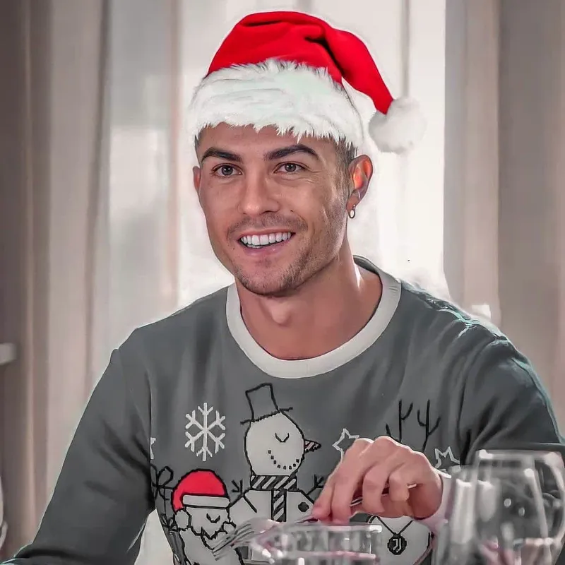 So tài Ronaldo vs Messi chưa bao giờ ngừng hot qua loạt meme chế siêu hài.