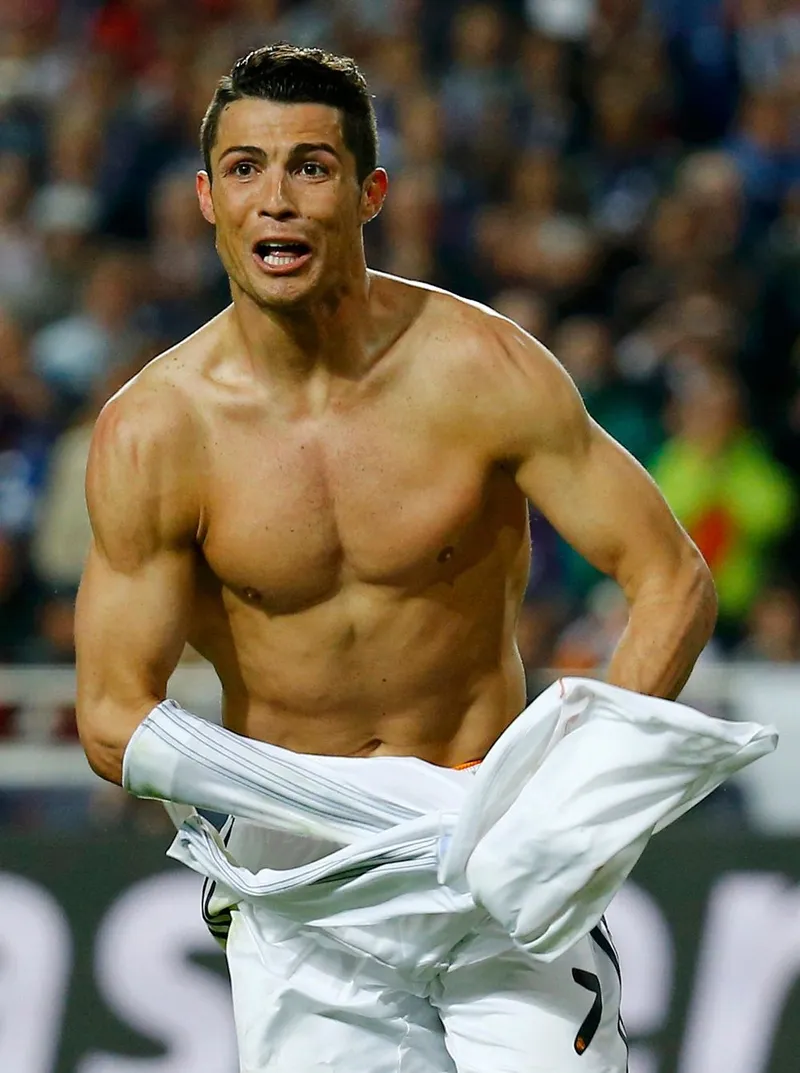 Khoảnh khắc Ronaldo cười trở thành nguồn cảm hứng cho meme dễ thương.