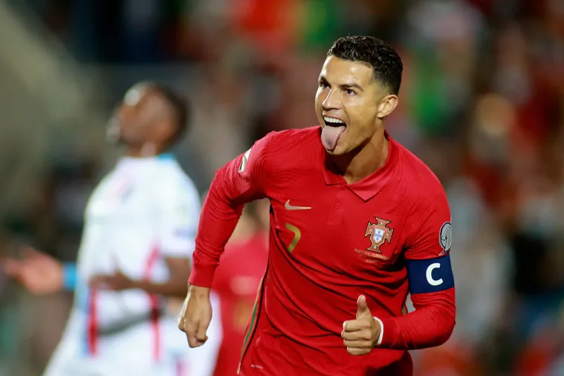Cuộc đối đầu meme giữa Ronaldo và Messi luôn thu hút hàng triệu lượt xem.