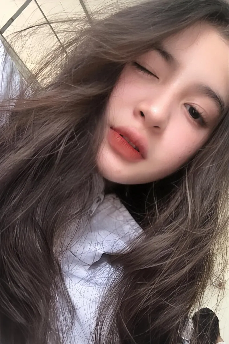 gái đẹp thả rông