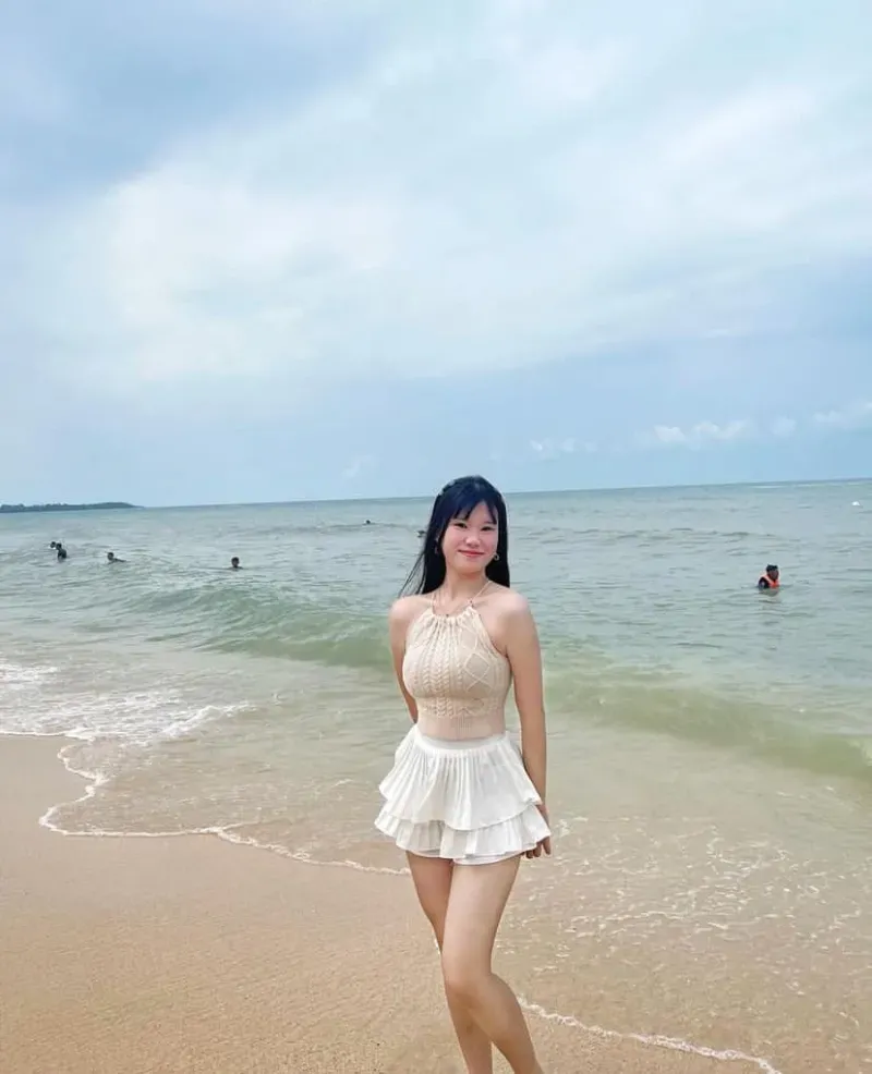 gái đẹp đeo mắt kính