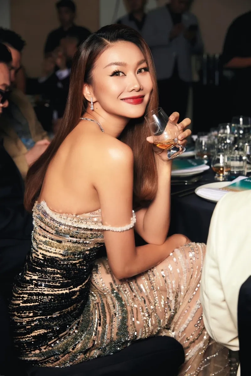 Thanh Hằng người mẫu ghi dấu ấn với phong thái chuyên nghiệp và bền bỉ