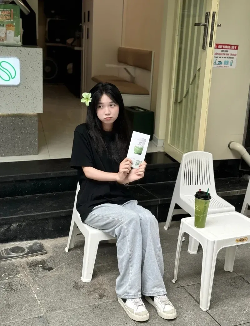 Gái xinh lớp 8 tạo ấn tượng với nét đẹp tự nhiên và tươi sáng