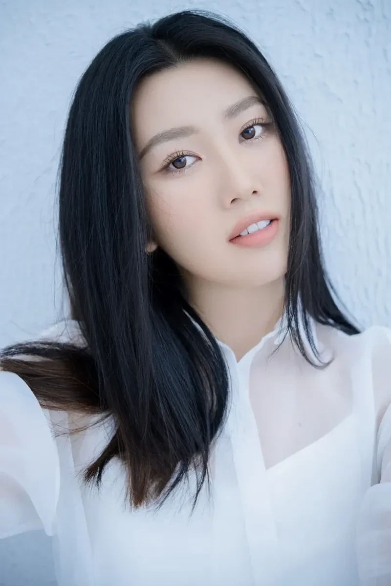 Đám cưới Thuý Ngân và Trương Thế Vinh là chủ đề được yêu thích
