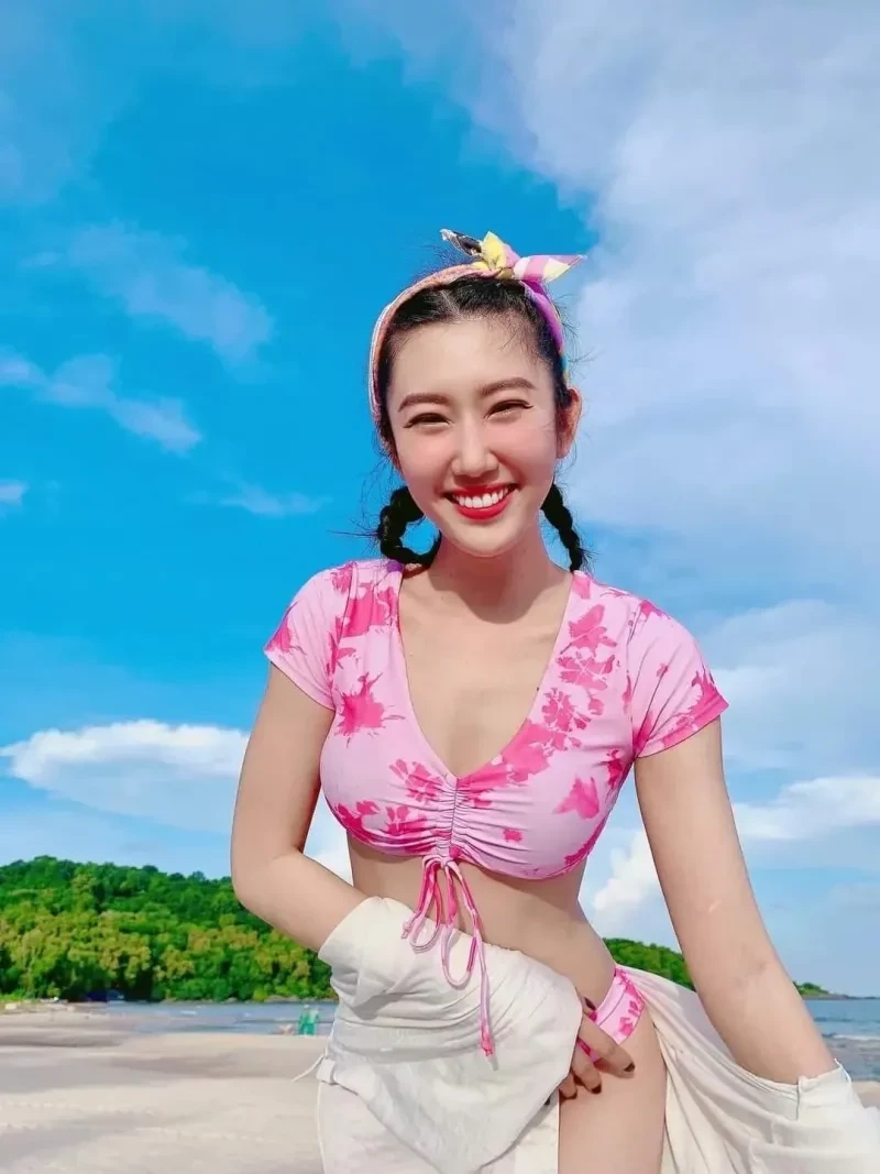 Jun Phạm Thúy Ngân gây ấn tượng bởi sự kết hợp đầy ăn ý
