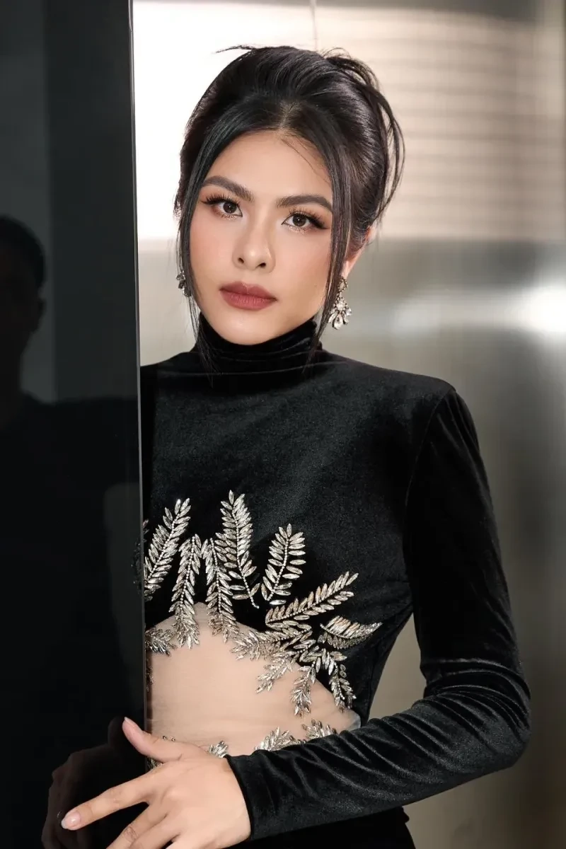 Dịch vụ trang phục biểu diễn Vân Anh được yêu thích bởi sự chuyên nghiệp