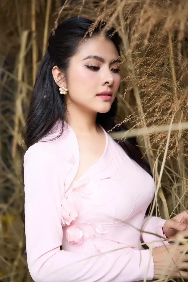 Hình ảnh Vân Trang trong phim Thương Ngày Nắng Về đầy cảm xúc sâu sắc