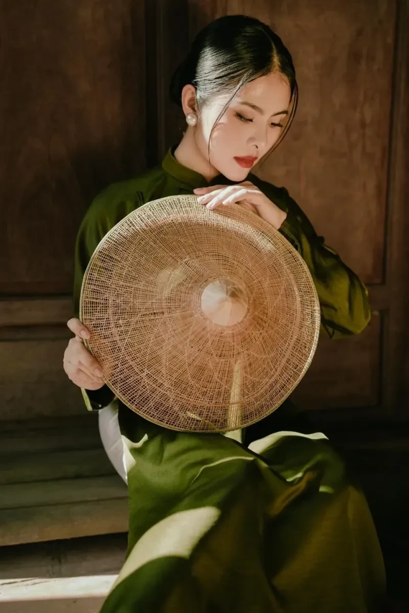 Thời trang Vân Vân Thương Ngày Nắng Về được khán giả yêu thích và khen ngợi