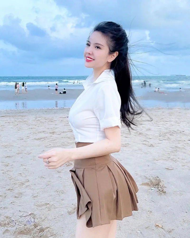 Gái xinh vitamin C với làn da sáng khỏe và tự nhiên