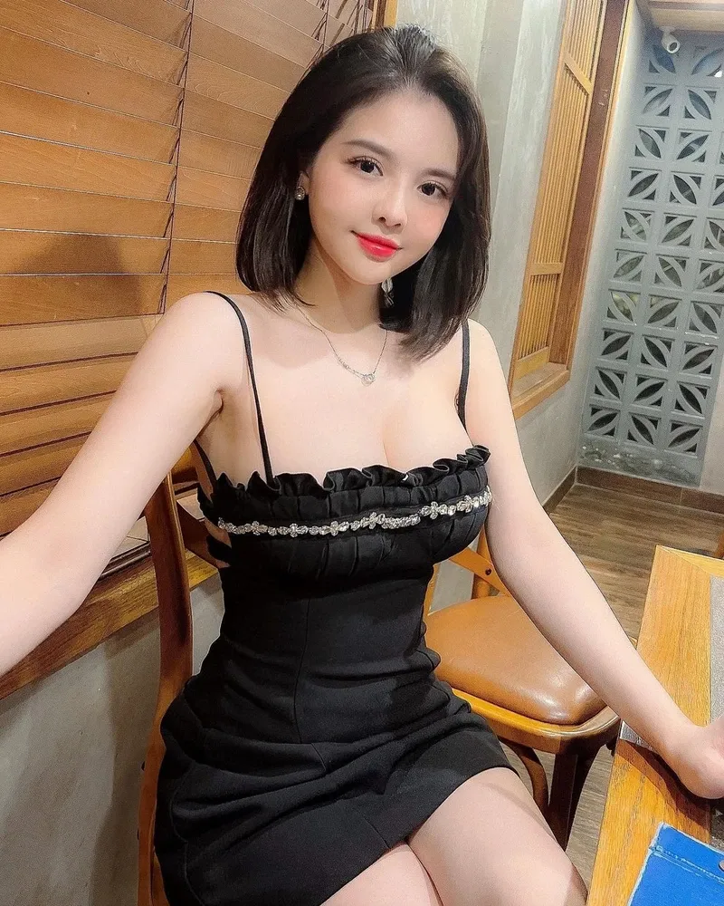 Vitamin gái xinh bikini thể hiện sức sống và nét đẹp tươi mới