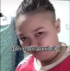 Meme anh đánh em à mang lại tiếng cười với biểu cảm siêu ngố
