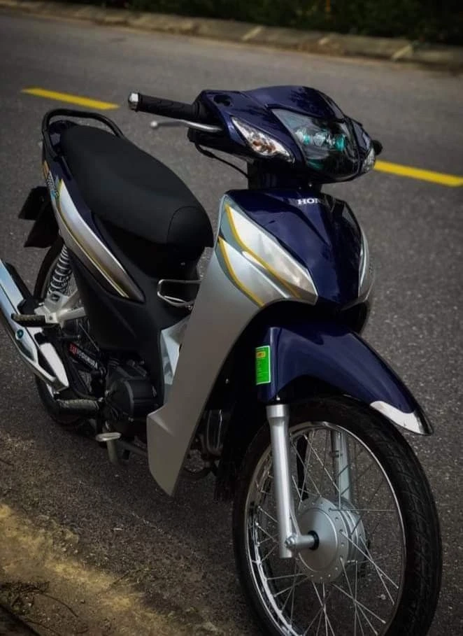 Wave 110 đỏ đen kiểng với sự kết hợp màu sắc đầy cá tính