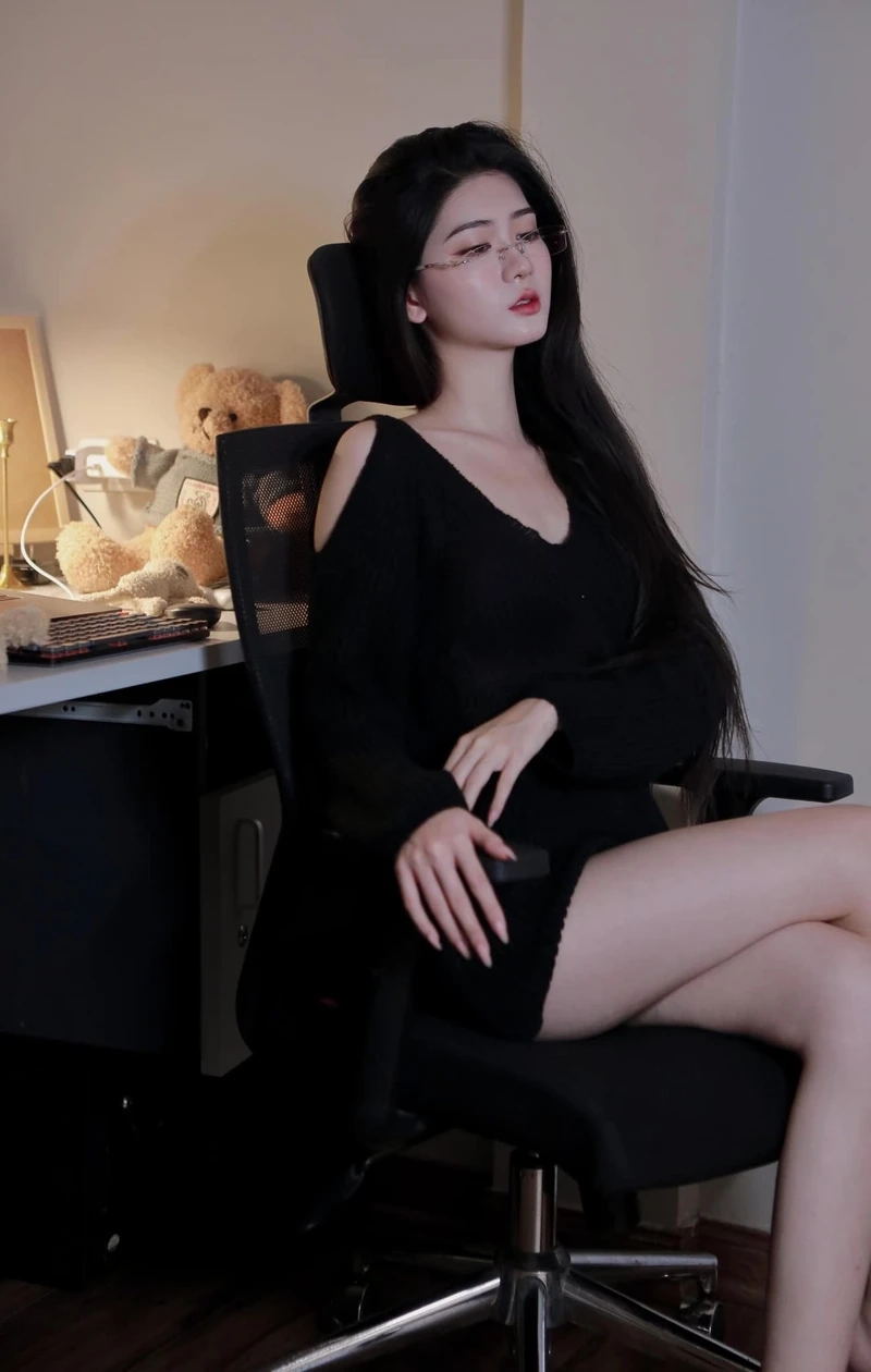  Gái xinh tiktok đi biển mặc bikini, tạo sự quyến rũ và tự tin