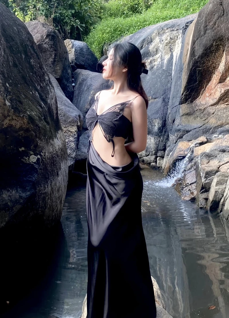 Gái xinh chụp ảnh sexy, thu hút sự chú ý với vẻ đẹp gợi cảm