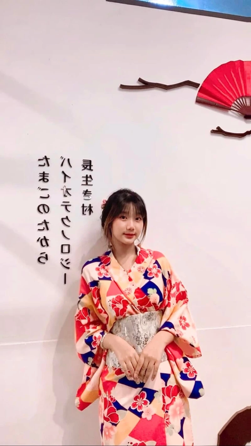 Ảnh anime girl mắt to dễ thương là hình ảnh đáng yêu và ấn tượng