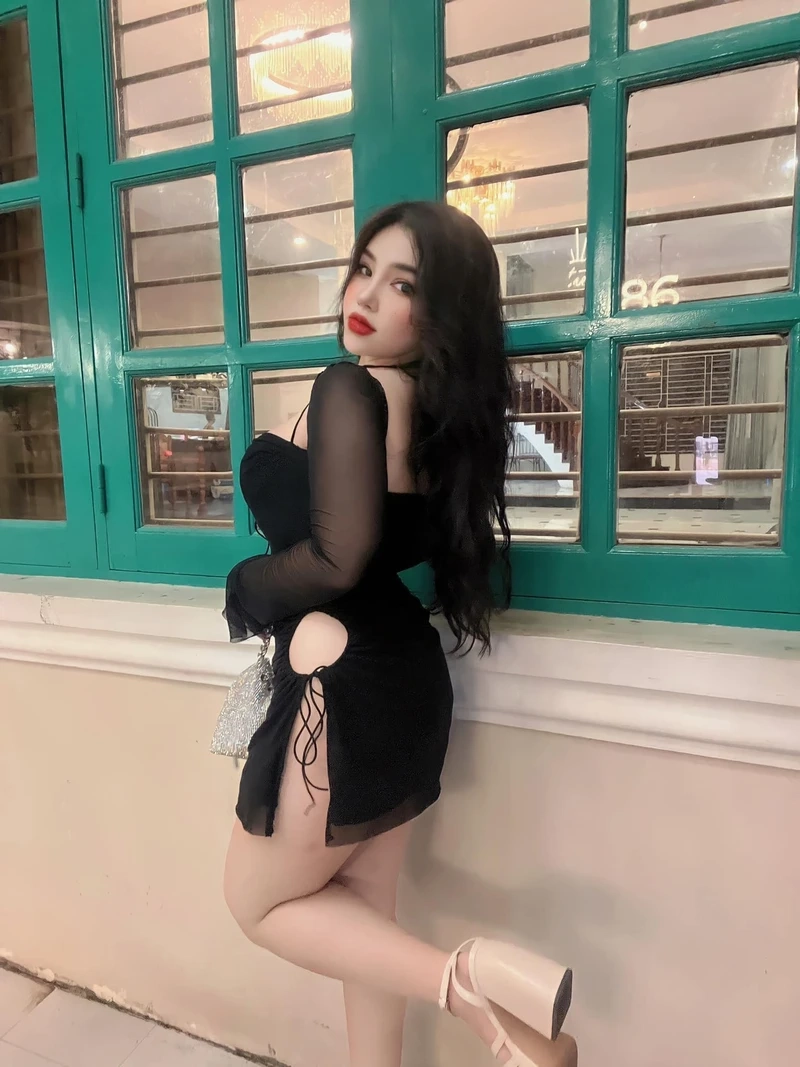 Gái cute đáng yêu với nụ cười ngọt ngào và phong thái trẻ trung
