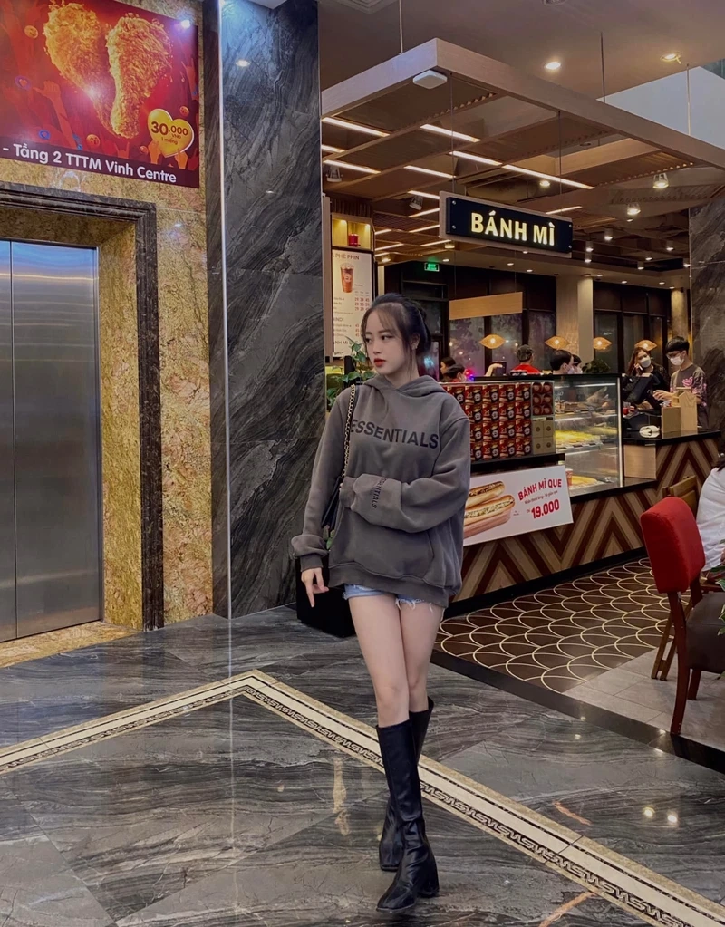 Ảnh gái xinh đeo mắt kính cute mang lại hình ảnh ngọt ngào