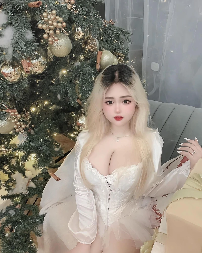 Gái xinh đeo kính tóc dài với nét duyên dáng và thanh lịch