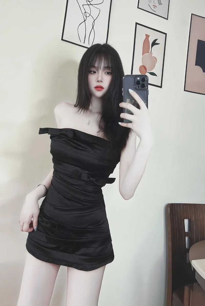  Hình gái xinh đeo mắt kính cute với nụ cười ngọt ngào dễ thương