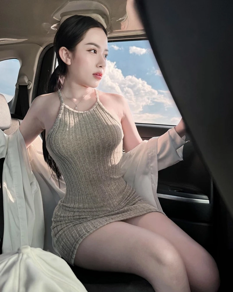 Các kiểu tóc xoăn nữ dài mang đến vẻ đẹp lãng mạn