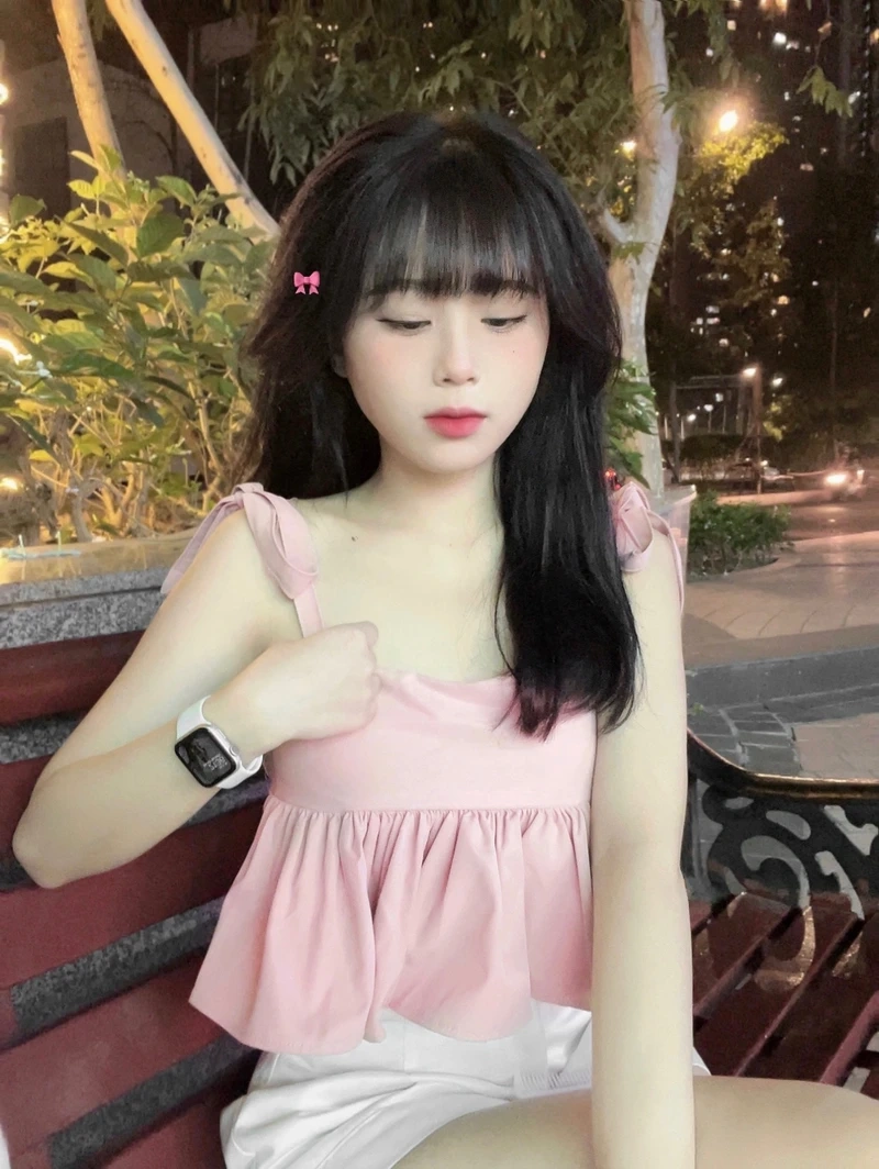 Gái xinh 4D trên TikTok với hình ảnh trẻ trung và nổi bật