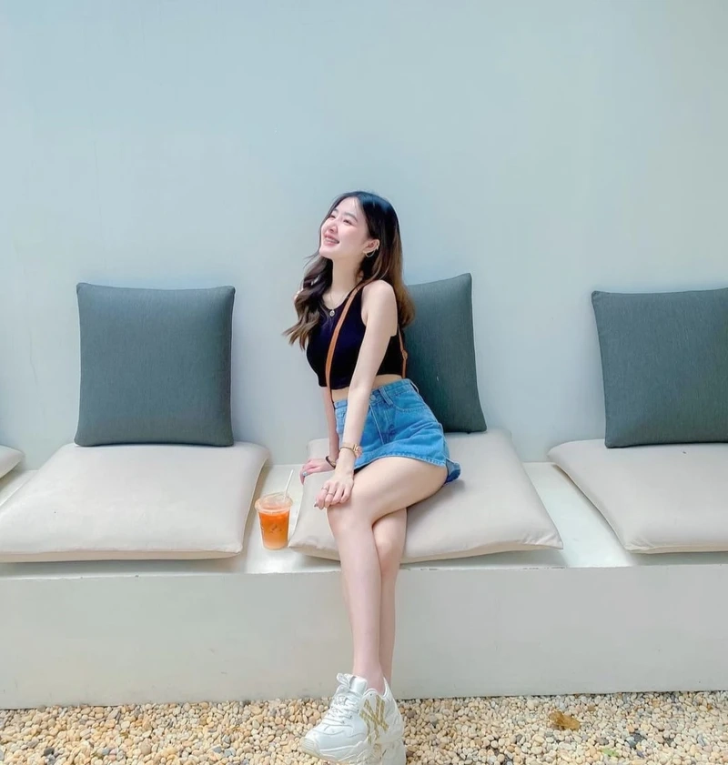 Hình nền anime nữ ngầu cho điện thoại, mạnh mẽ và đầy phong cách