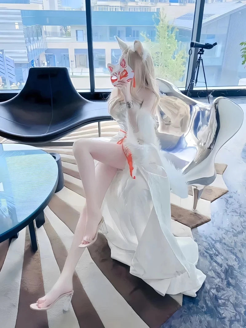 Ảnh cosplay Zero Two (Darling in the Franxx) gây ấn tượng với vẻ đẹp huyền bí