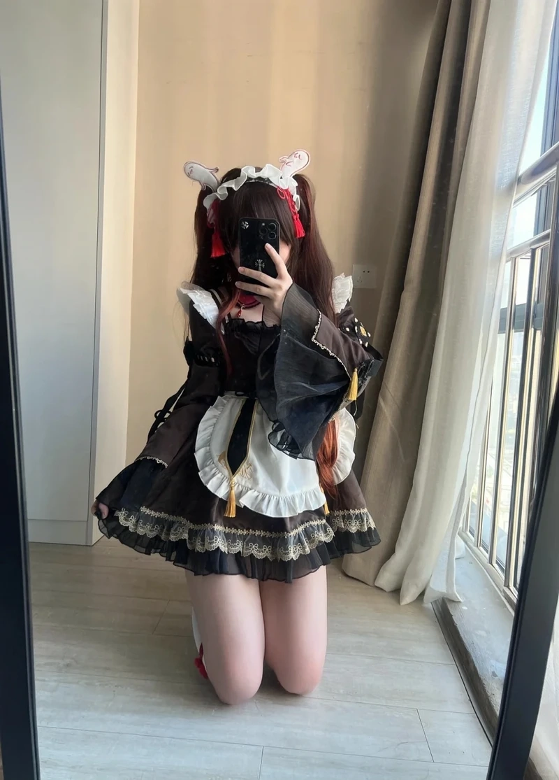 Ảnh cosplay Ahri (Liên Minh Huyền Thoại) thể hiện sự quyến rũ và bí ẩn