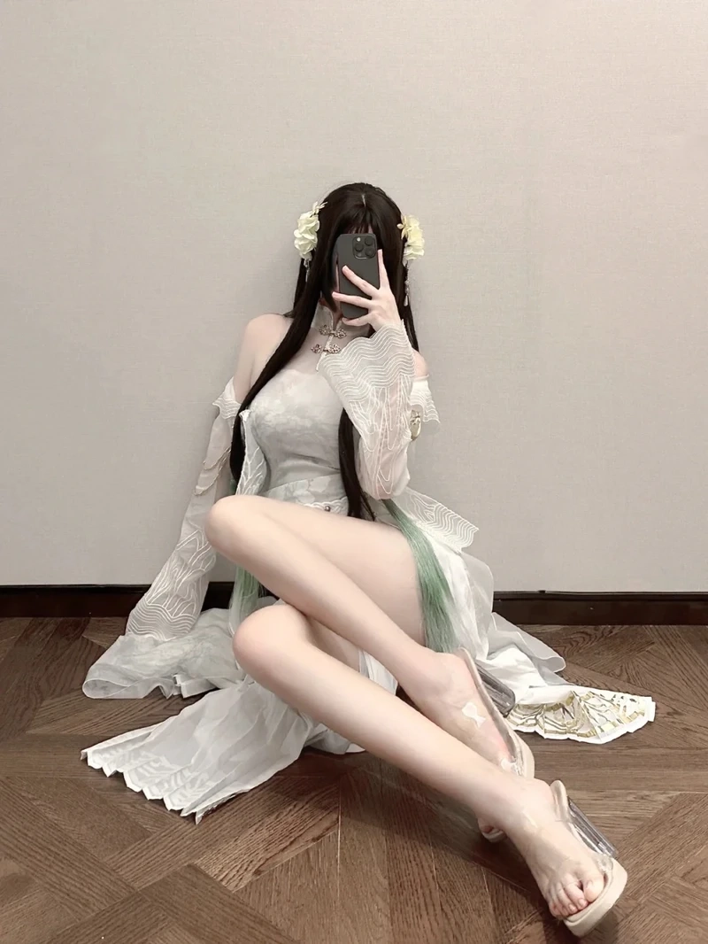 Ảnh cosplay Bayonetta thể hiện sự quyến rũ và đầy năng lượng