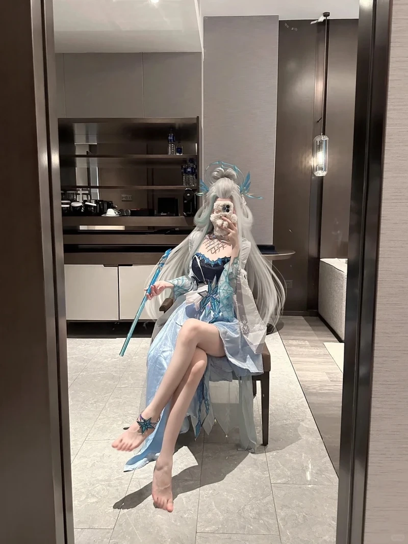 Ảnh cosplay Daenerys Targaryen thể hiện sự mạnh mẽ và quyền lực