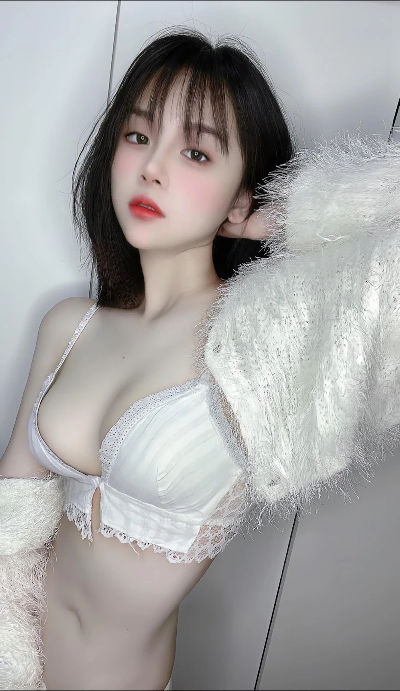 Ảnh anime girl dễ thương và ngầu tóc xanh làm nổi bật cá tính độc đáo