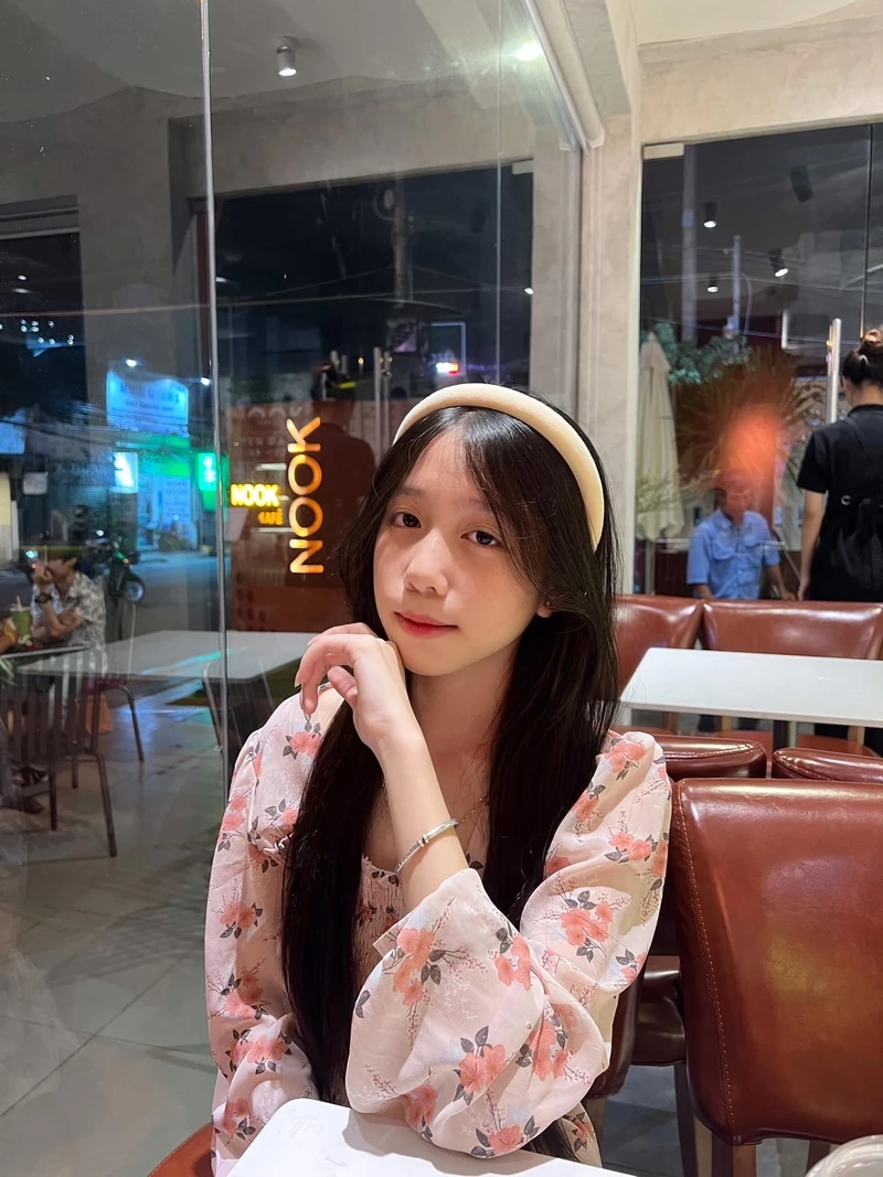 Gái xinh tiktok đi biển, thể hiện vẻ đẹp nhẹ nhàng trong mọi khoảnh khắc