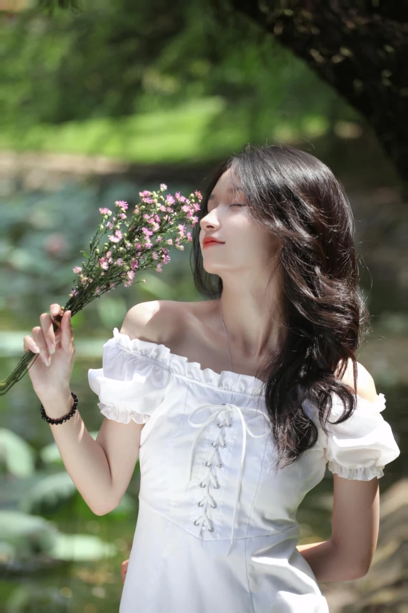 Gái cute che mặt, giữ lại sự bí ẩn nhưng vẫn đầy thu hút