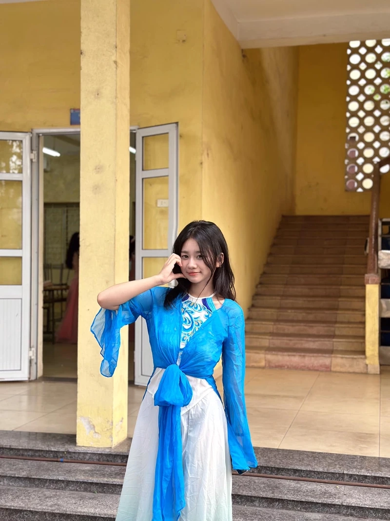 Gái đẹp che mặt ngầu, tạo nên sự bí ẩn đầy ấn tượng