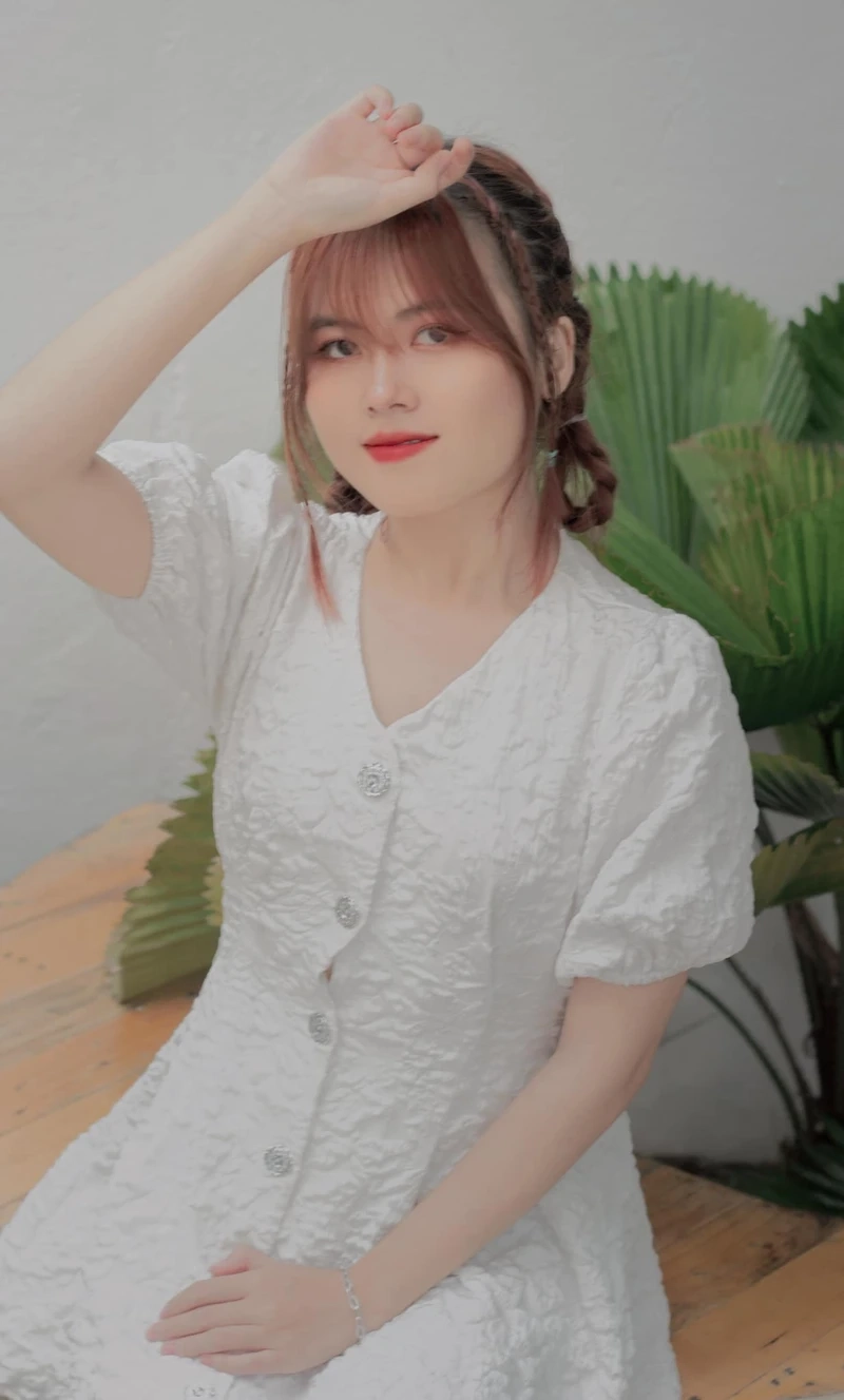Ảnh Lee Sung Kyung thu hút với nét đẹp khỏe khoắn và cuốn hút