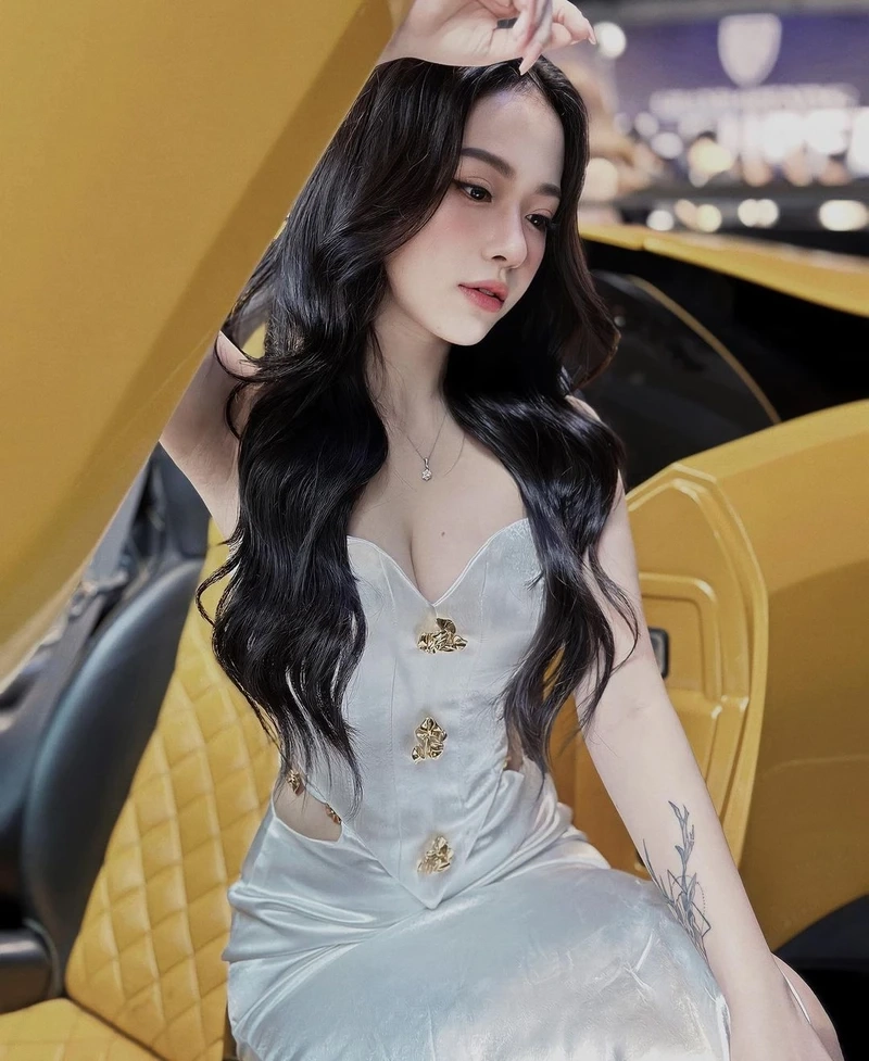 Ảnh bé gái lớp 5 cười tươi mang lại sự đáng yêu và năng động