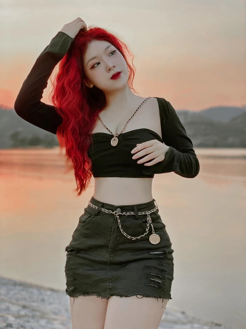 Hình ảnh hot girl online thể hiện thần thái tự tin và nổi bật