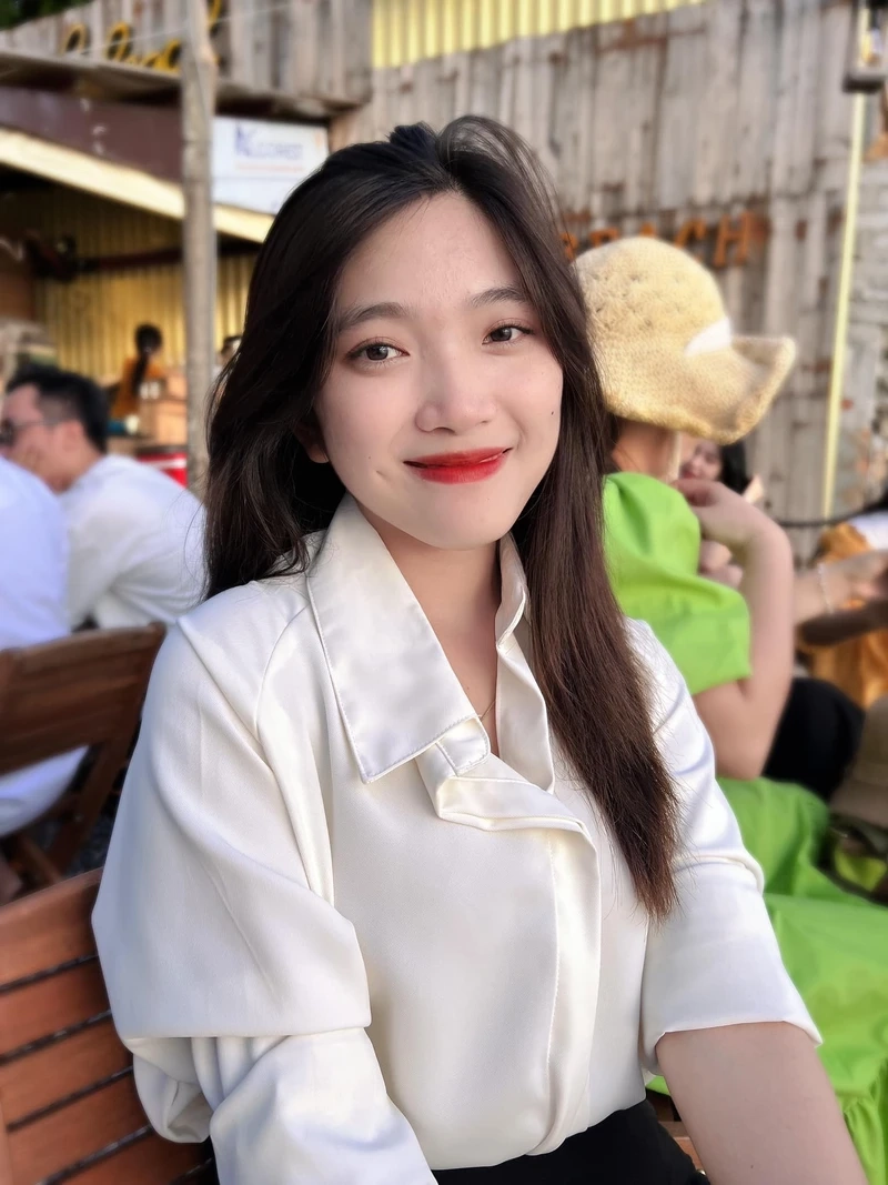 Anh xinh cute với vẻ đẹp trẻ trung và ánh mắt cuốn hút