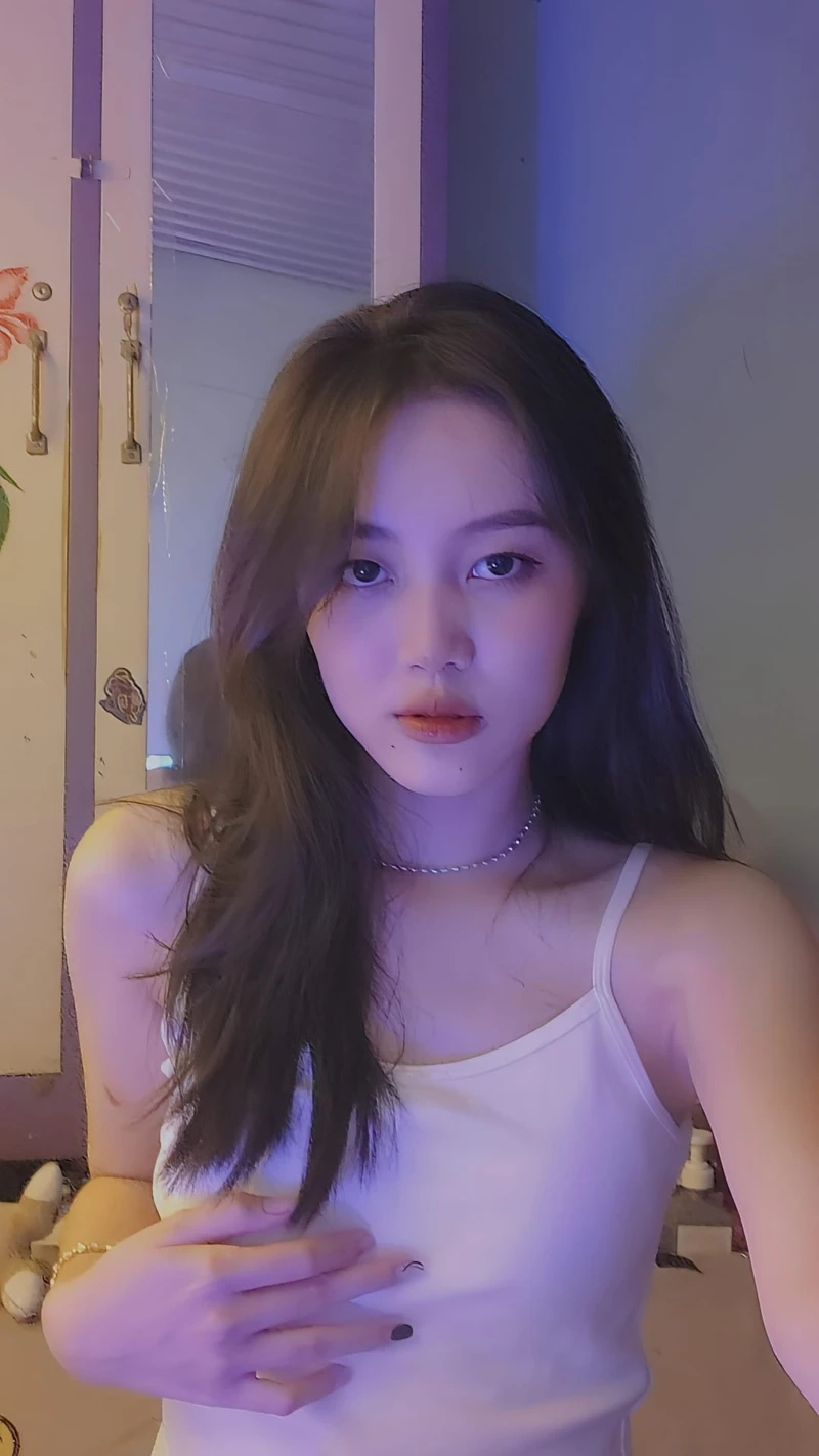 Avatar cute tóc ngắn thể hiện phong cách trẻ trung và cá tính