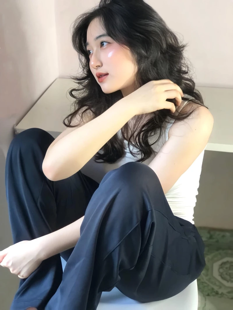 Gái xinh che mặt ảnh avatar đẹp cho con gái với vẻ duyên dáng