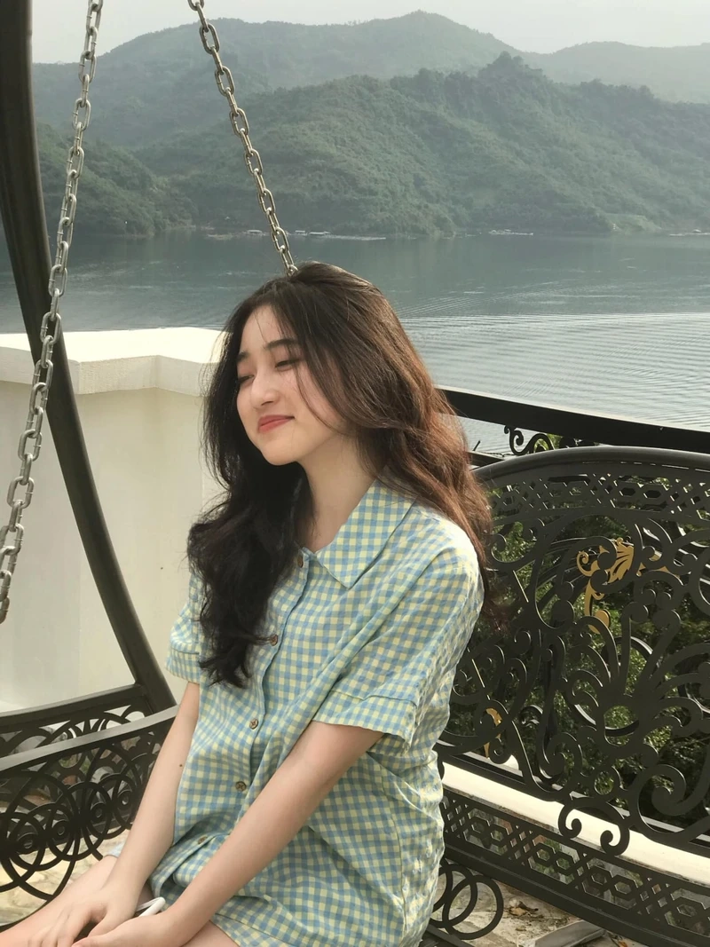  Gái xinh che mặt tóc ngắn mang đến nét cá tính và dịu dàng
