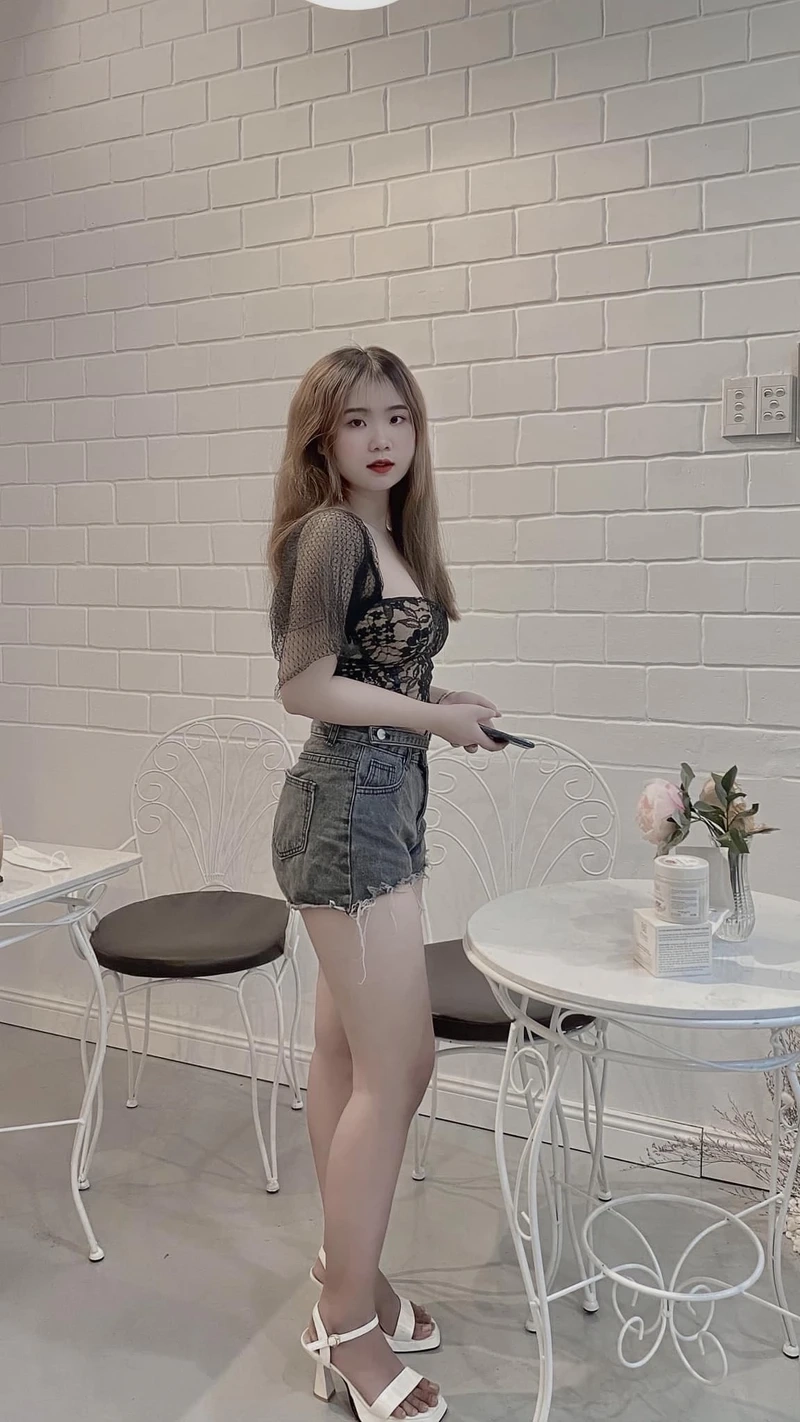 Gái xinh cute TikTok với nụ cười ngọt ngào và phong cách đáng yêu