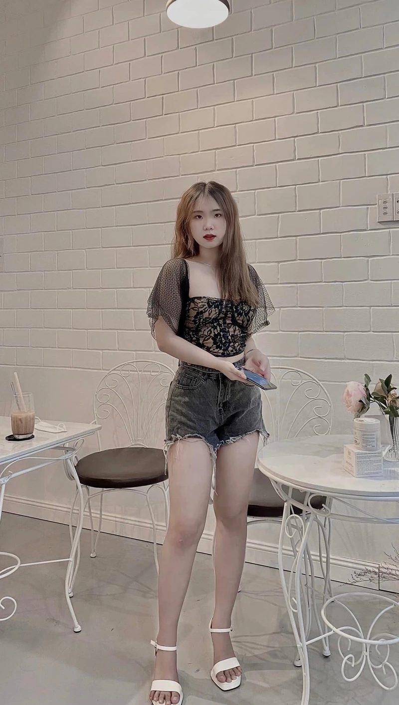 Gái xinh TikTok đi biển với vẻ đẹp ngọt ngào và cuốn hút tự nhiên